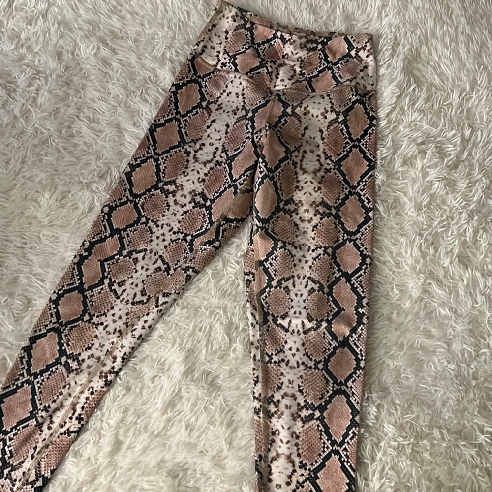 OMG fit leopard leggings